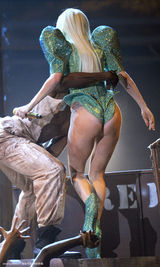 高清组图：格莱美现场 Lady Gaga呲牙咧嘴吓死人