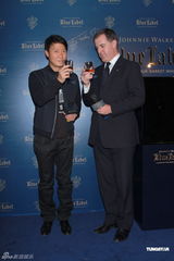 组图：黎明坦言睡前少量饮酒 守法规不会酒后驾车