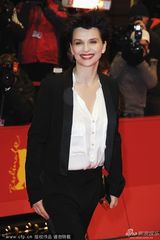 组图：《罗丹的情人》首映 比诺什红唇惊艳亮相