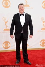 组图：《摩登家庭》艾瑞克-斯通斯崔特喜感十足