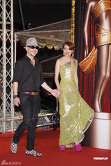 高清图：舒淇发型复古长裙性感 黄秋生装扮新潮