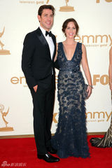 组图：艾美奖红毯 明星情侣大秀恩爱