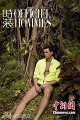 幻灯图：超级男模裸上身性感拍大片 炎夏送别样清凉