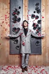 组图：沙宝亮拍大片展气质 坦言爱情升级是亲情