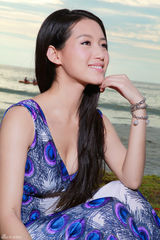 组图：苏青夏末写真 沐浴南亚阳光笑容明媚