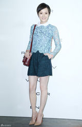 组图：孙俪不惧低温秀美腿 为新戏预留半年档期