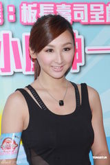 组图：杨秀惠高海宁同场斗性感 低胸礼服出席活动