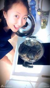 组图：李云迪旧爱华真美照 祝福力宏不理前任