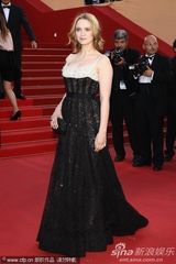组图：范冰冰艳撑《生命之树》首映 邓文迪夫妇亮相