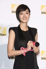 组图：桂纶镁暗示可能会隐婚 与男友平凡幸福