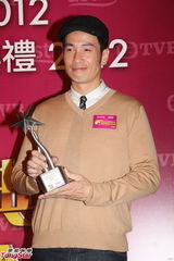 组图：杨怡和马国明登马来西亚视帝视后宝座