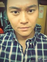 组图：“帅气机长”张智霖微博生活照集锦