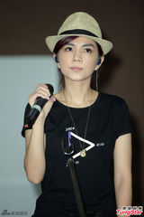 组图：S.H.E彩排到凌晨 隔天现身神采奕奕