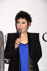 组图：黄小琥萧煌奇香港开唱 叶德娴等众星捧场