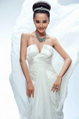 幻灯图：马雅舒婚纱写真曝光 依偎洋老公秀甜蜜