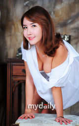 组图：韩模崔雅仁性感宣传写真集 低胸爆乳大秀身材