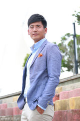 组图：于晓光海边休闲写真 熟男偶尔也清新