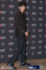 组图：元斌帅气出席化妆品牌新品发布会