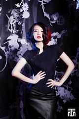 组图：戚薇百变性感风 短发添成熟气质美腿诱人