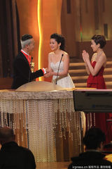 组图：TVB台庆岑丽香获飞跃进步女艺人奖