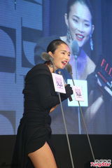 组图：范晓萱劲装登时尚场 避谈小S代言风波