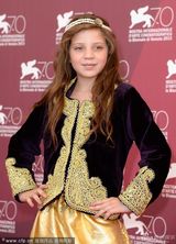 组图：《屋顶》发布会 女星梅里姆露齿笑抢镜