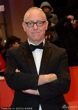 组图：评委团主席詹姆士-沙姆斯双手抱胸