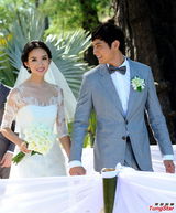 组图：张梓琳普吉岛大婚 重事业享二人世界