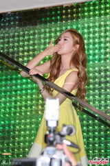 高清图：少时Jessica香港送飞吻秒杀粉丝