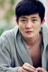 组图：《失恋33天》后郭京飞化身温暖男