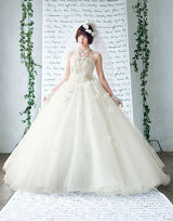 组图：筱田麻里子自创婚纱品牌唯美梦幻