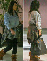 组图：卡戴珊产女后首露面 现身洛杉矶容光焕发