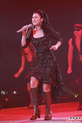 组图：叶倩文一家三口合唱 林青霞素颜到场欣赏