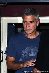 组图：皮特好事将近包场宴请好友乔治-克鲁尼