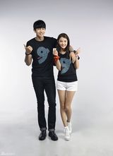 组图：任瑟雍南宝拉为堤川电影节拍情侣写真