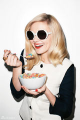 组图：克里斯汀-邓斯特秋冬服饰写真俏皮靓丽 