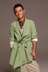 组图：文章演绎新潮复古混搭 显80后男人自由不羁