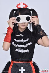 组图：许雅涵为黄金周疏导交通 转战微电影拍摄