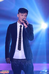 组图：容祖儿林峰领衔金曲榜 G.E.M上演黑丝诱惑