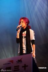 幻灯图：谢安琪等众星宣传“饥馑之星”活动