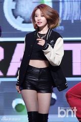 组图：SISTAR孝琳下衣失踪似没穿 EXO白衣纯情