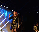 组图：程晨与杰克曼后台耍顽皮大比C手势