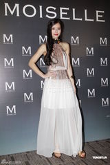 组图：陈慧琳蕾丝装优雅 徐濠萦单肩裙配皮手套