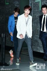 组图：CNBLUE丁一宇池诚等潮装为时尚品牌站台