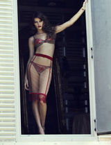 组图：超模芳塔娜另类迷幻写真 叼香烟吞云吐雾