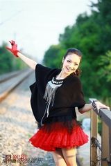 幻灯组图：叶熙祺《It’s ok》mv尝试烟熏朋克妆