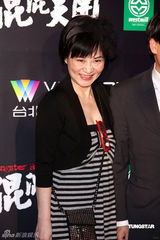 《混混天团》首映 众姝竞艳立威廉秀腹肌(组图)