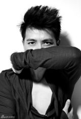 高清： 保剑锋最新成熟写真 眼神凌厉散发男人味