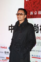 组图：张靓颖性感亮相时尚庆典 张涵予黑超酷劲足