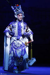 组图：上海京剧院改编雨果经典 《情殇钟楼》上演